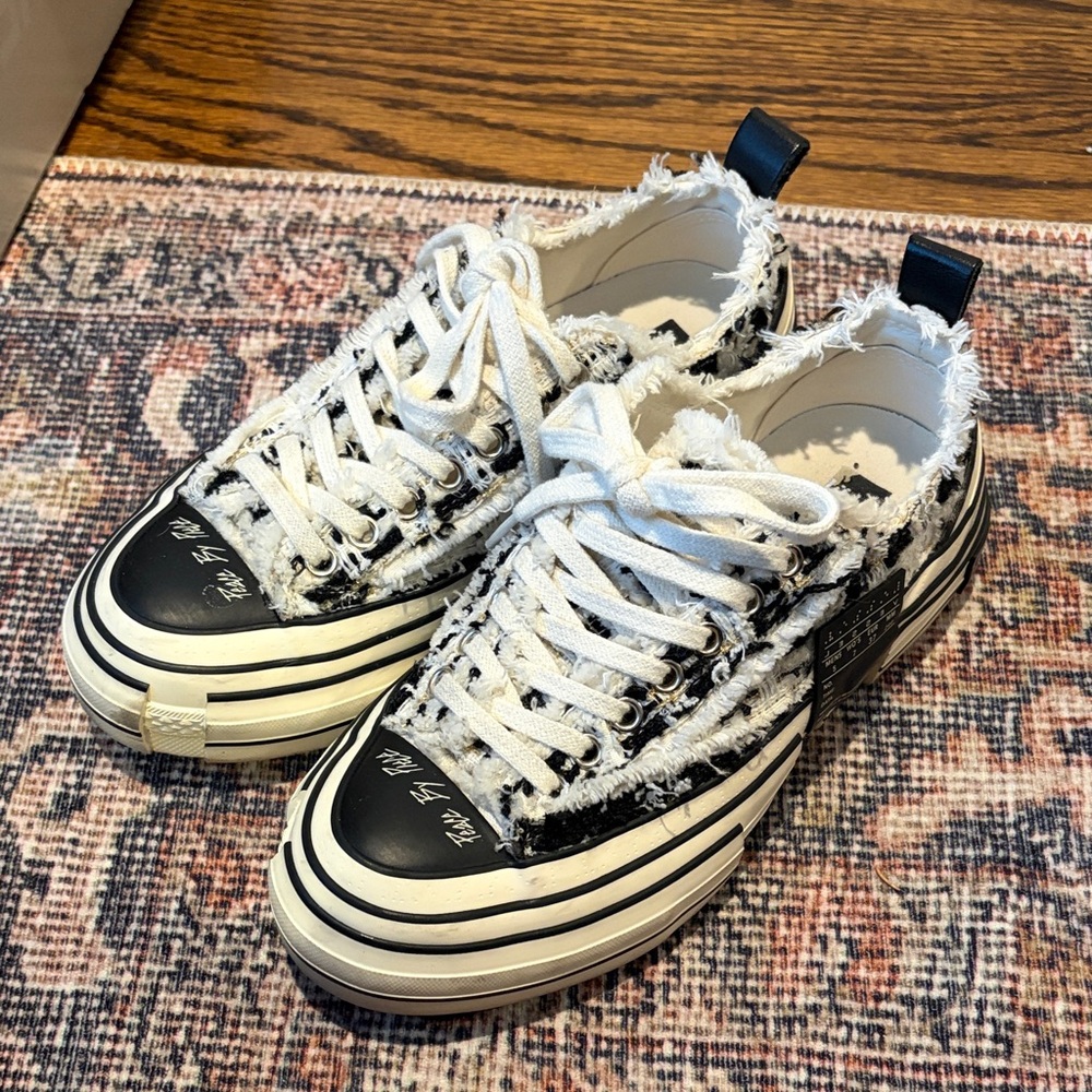 VesseL USA Black and White Women's Sneakers